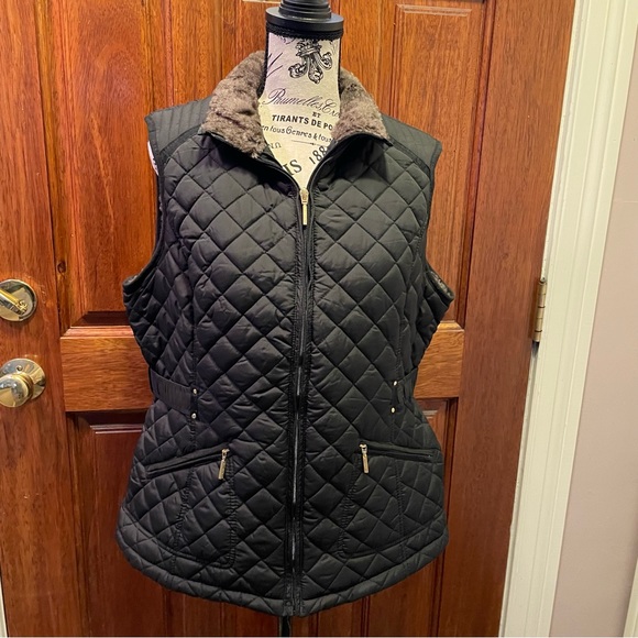 Weatherproof quilted and faux fur lined vest - large - Picture 1 of 8